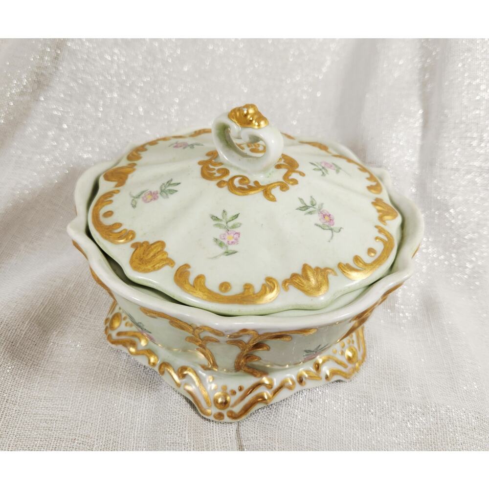 Vintage Hand Painted by Agnes A Huckabee 1961 covered dish‎